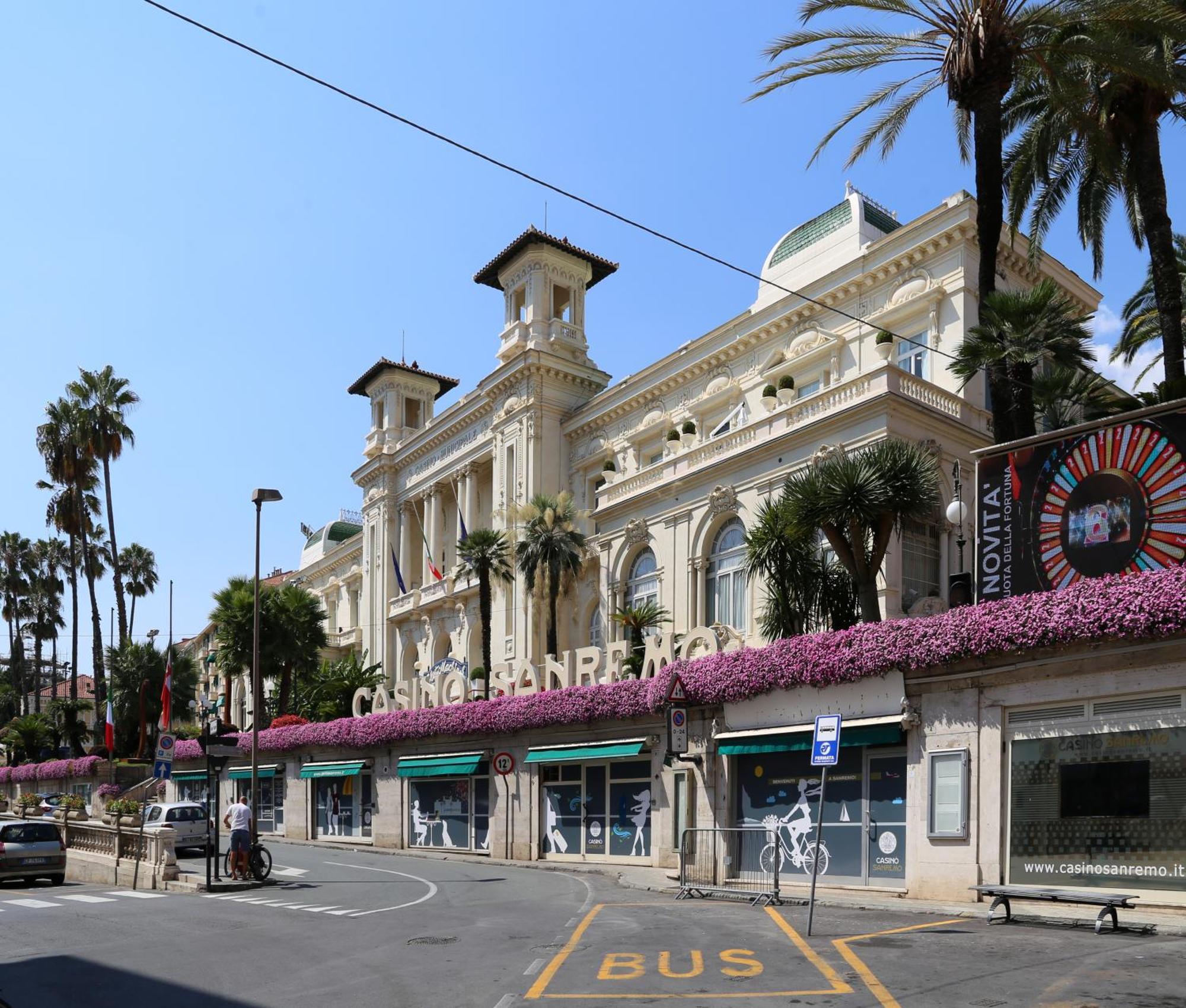 Ls-House Apartment - In The Heart Of Sanremo Exteriör bild